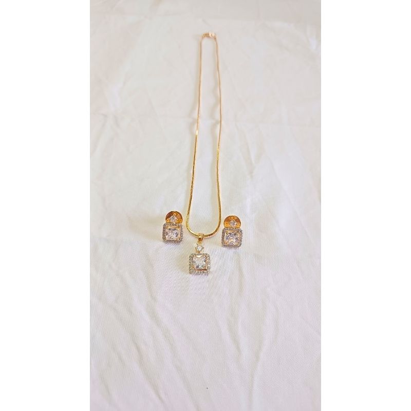 Gold Ekavali Diamond Pendant Set