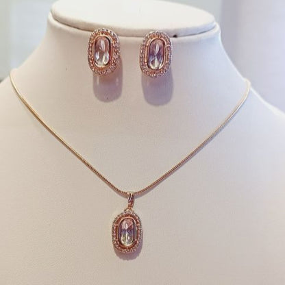 Gold Elna Kundan Pendant Set