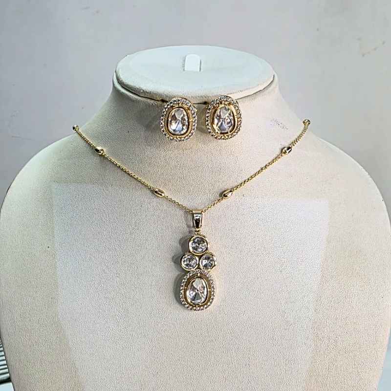 Gold Eshika Kundan Pendant Set