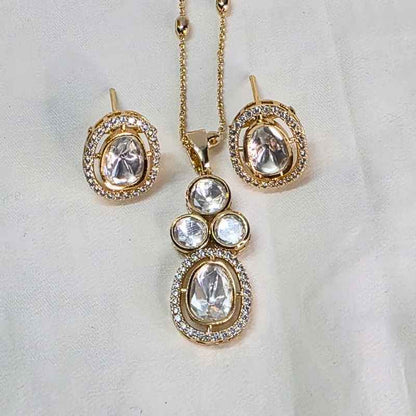 Gold Eshika Kundan Pendant Set