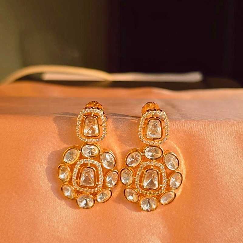 Gold Eshwari Kundan Dangler