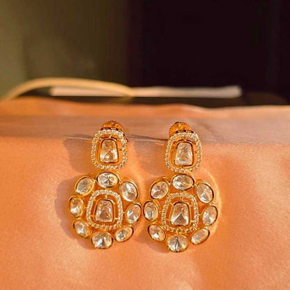 Gold Eshwari Kundan Dangler