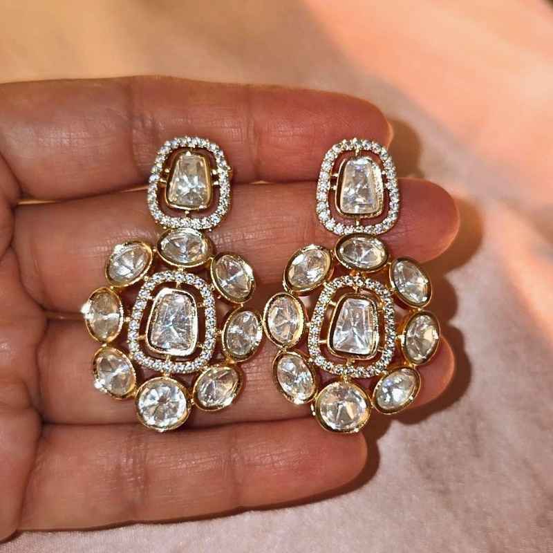 Gold Eshwari Kundan Dangler