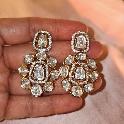 Gold Eshwari Kundan Dangler