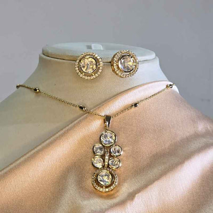 Gold Fey Kundan Pendant Set