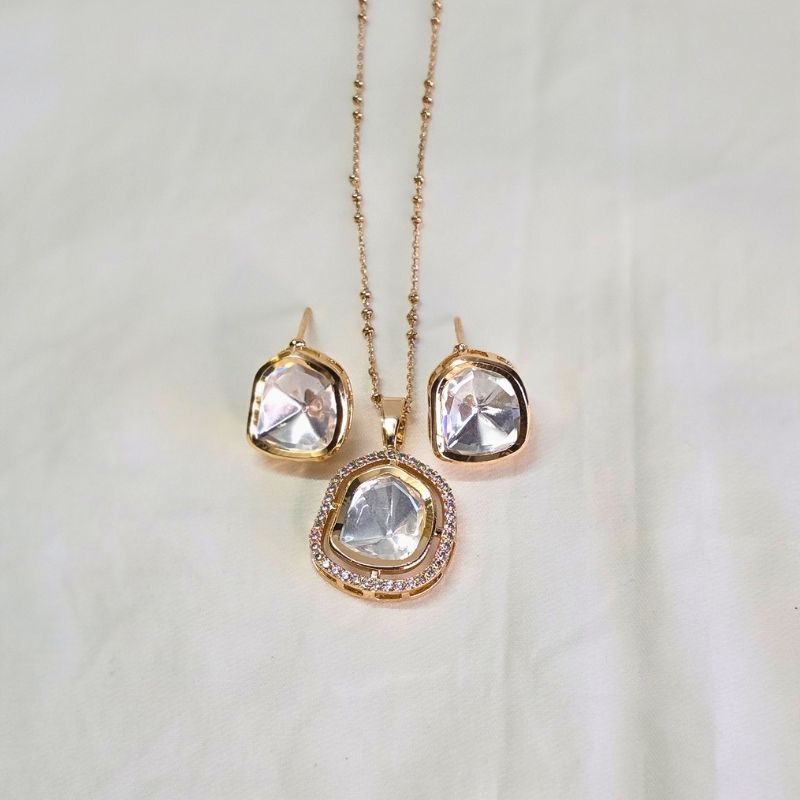 Gold Full Kundan Pendant Set