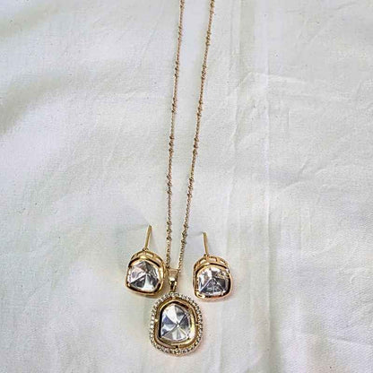 Gold Full Kundan Pendant Set
