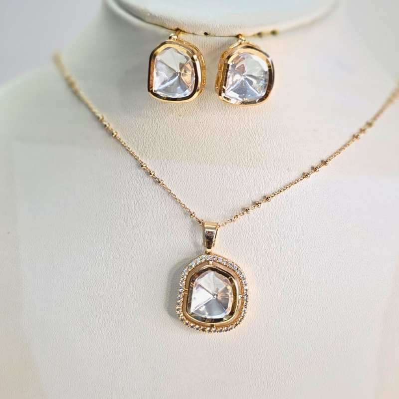 Gold Full Kundan Pendant Set