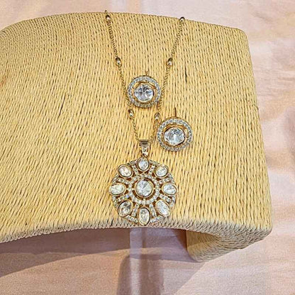 Gold Gamini Kundan Pendant Set