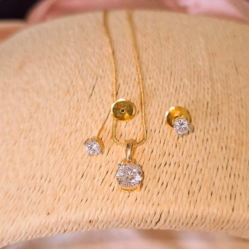 Gold Irya Diamond Pendant Set