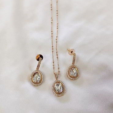 Gold Jaina Kundan Pendant Set