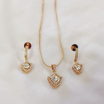Gold Kalapi Kundan Pendant Set