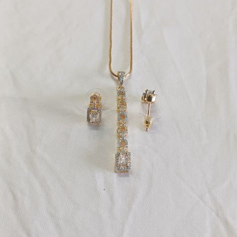 Gold Kayra Diamond Pendant Set
