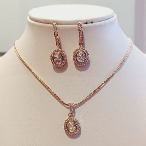 Kundan Lali Pendant Set with American Diamonds Lining