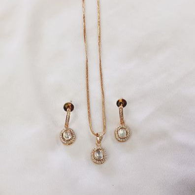 Gold Lali Kundan Pendant Set