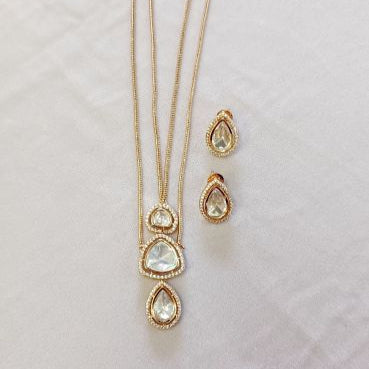 Gold Kundan Osha Pendant Set with an Illusion of Layering Necklace with Studs Earrings