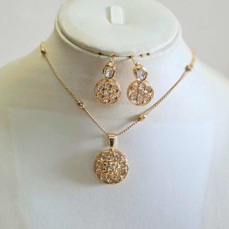 Gold Pami Kundan Pendant Set