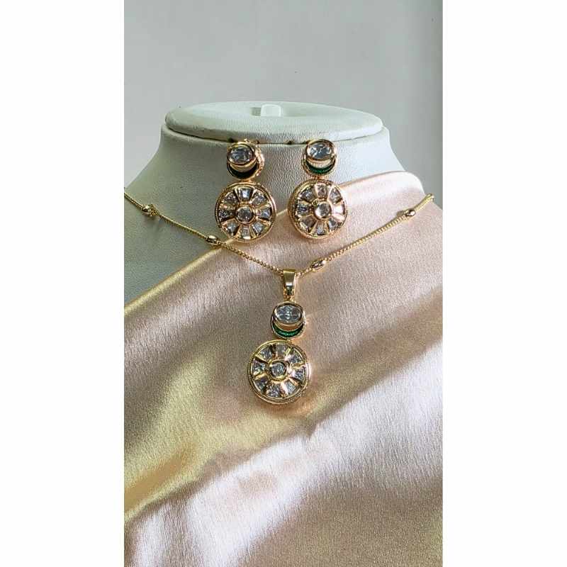 Gold Paridhi Kundan Pendant Set