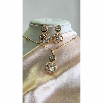 Gold Paridhi Kundan Pendant Set