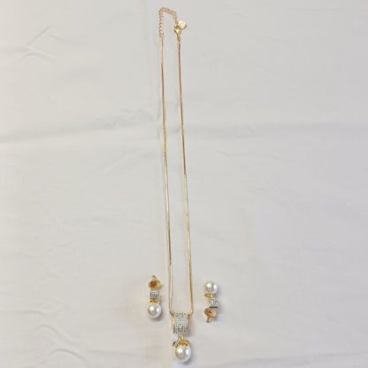 Gold Samora Diamond Pendant Set