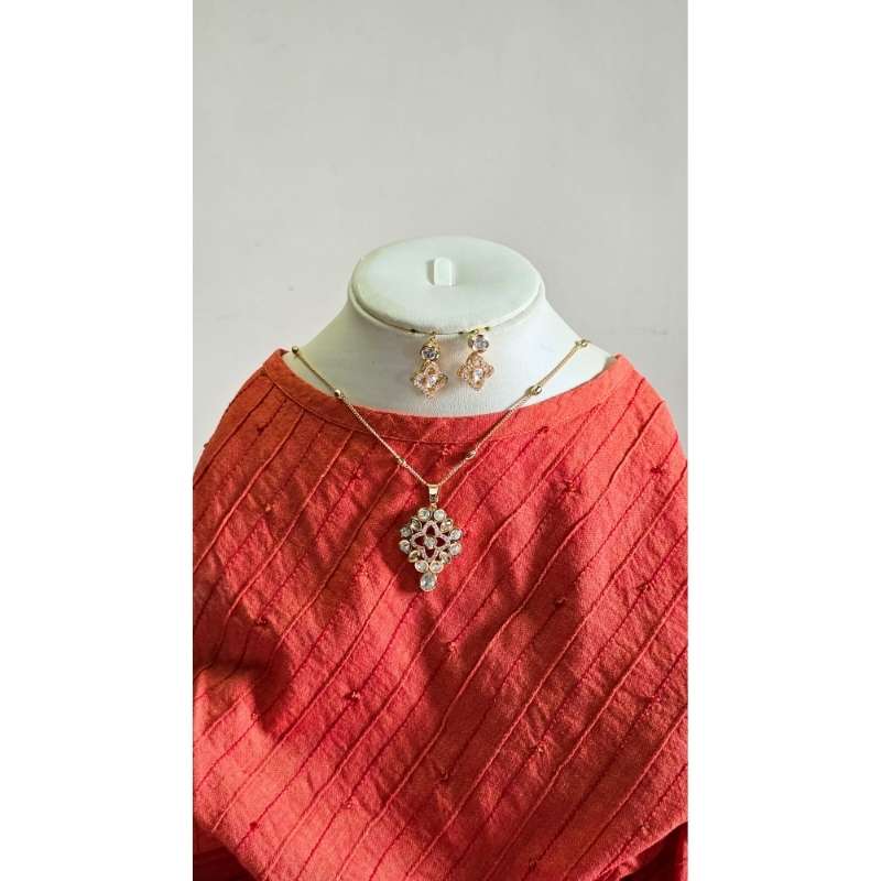 Gold Shriya Kundan Pendant Set