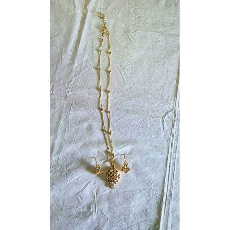 Gold Shriya Kundan Pendant Set
