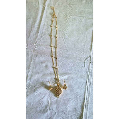 Gold Shriya Kundan Pendant Set
