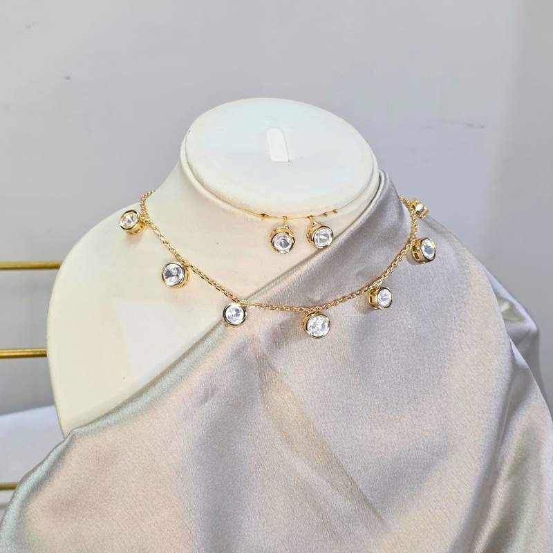 Gold Solara Kundan Pendant Set