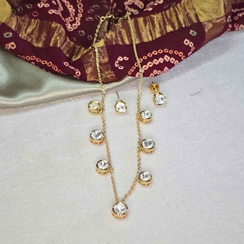 Gold Solara Kundan Pendant Set