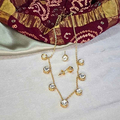Gold Solara Kundan Pendant Set