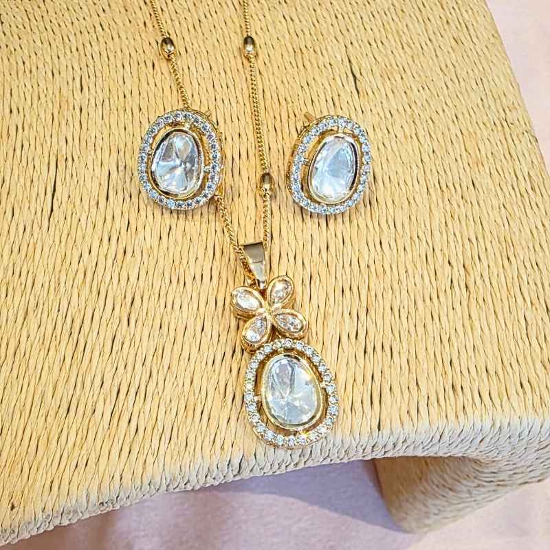 Gold Srinika Kundan Pendant Set