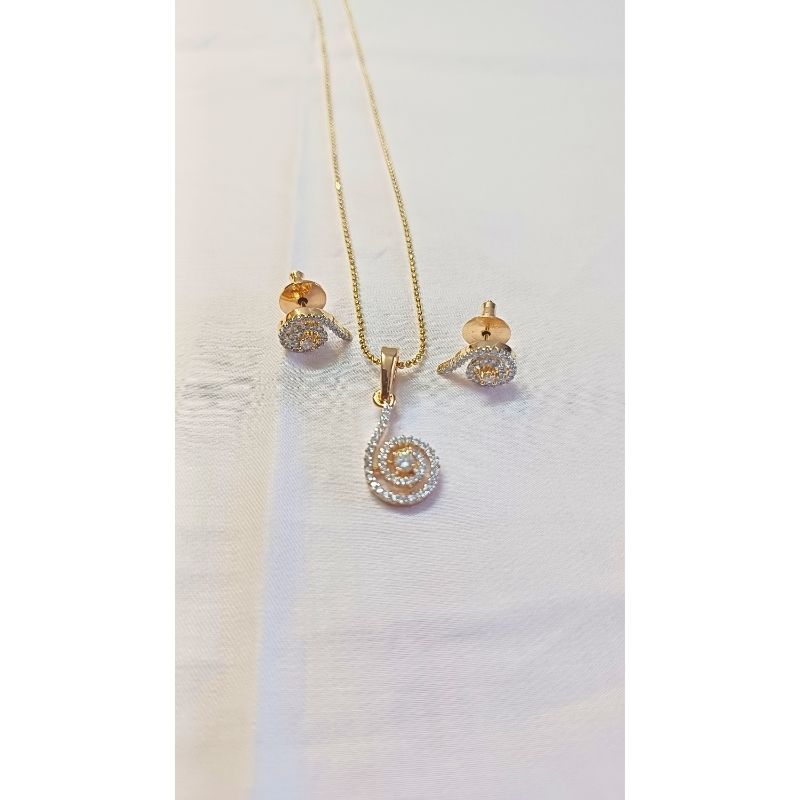 Gold Aditri Diamond Pendant Set