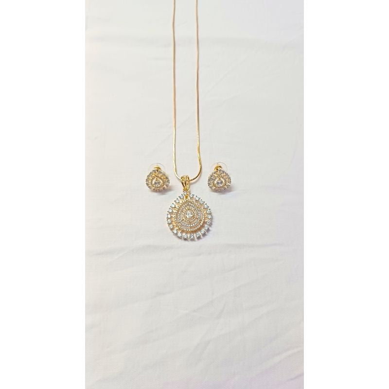 Gold Amra Diamond Pendant Set