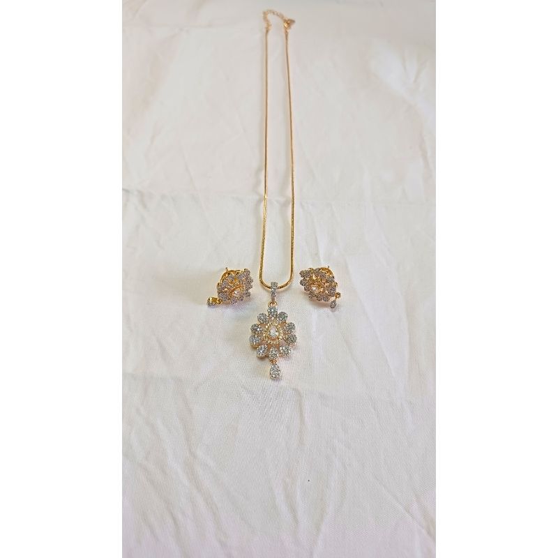 Gold Anyla Diamond Pendant Set