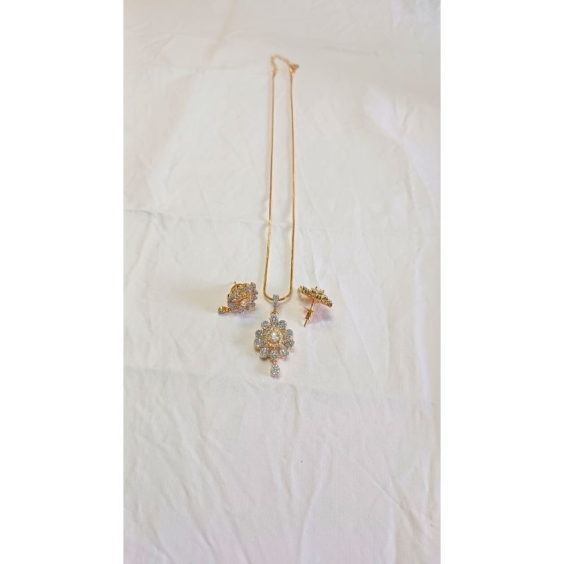 Gold Anyla Diamond Pendant Set