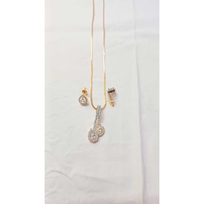 Gold Bharti Diamond Pendant Set