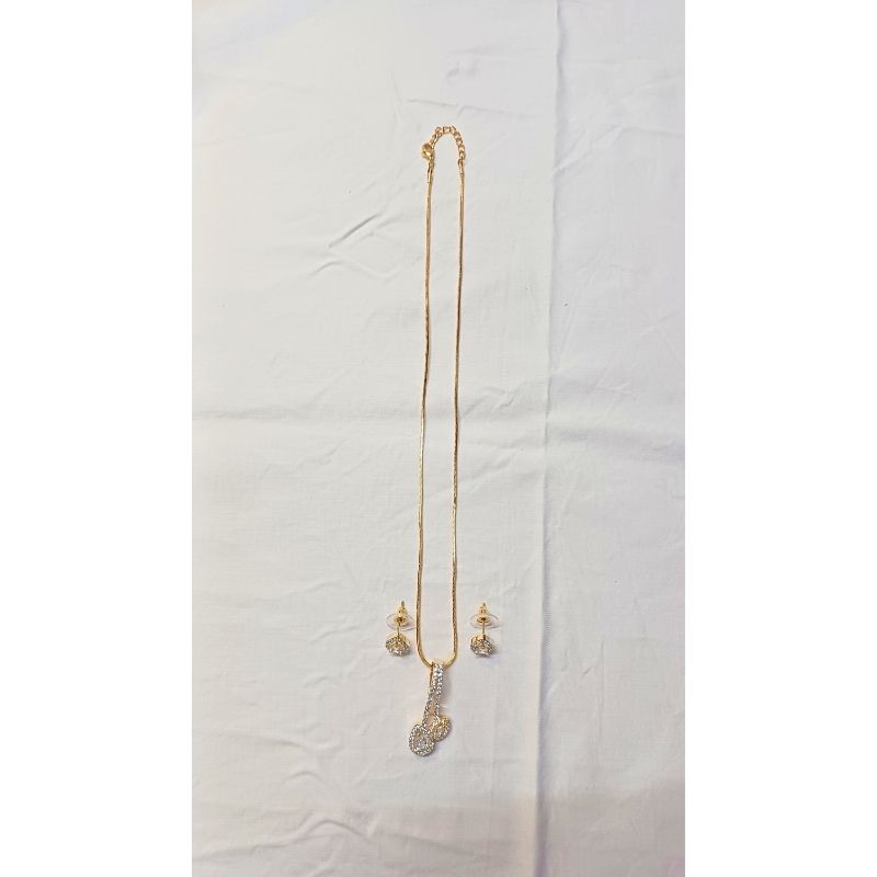 Gold Bharti Diamond Pendant Set