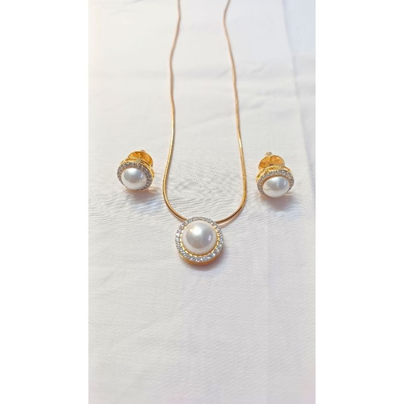 Gold Chandi Diamond Pendant Set