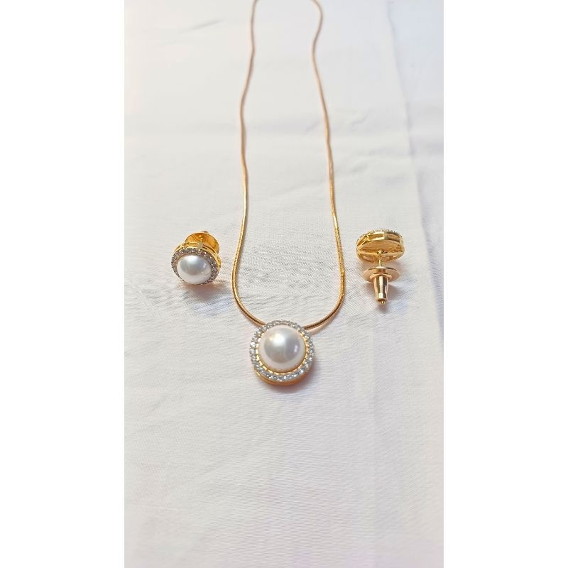 Gold Chandi Diamond Pendant Set