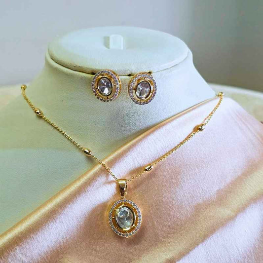 Gold Ditya Kundan Pendant Set