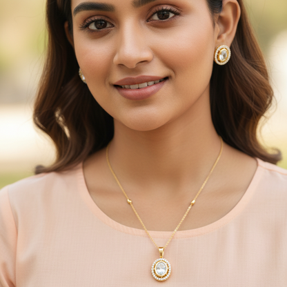 Gold Ditya Kundan Pendant Set