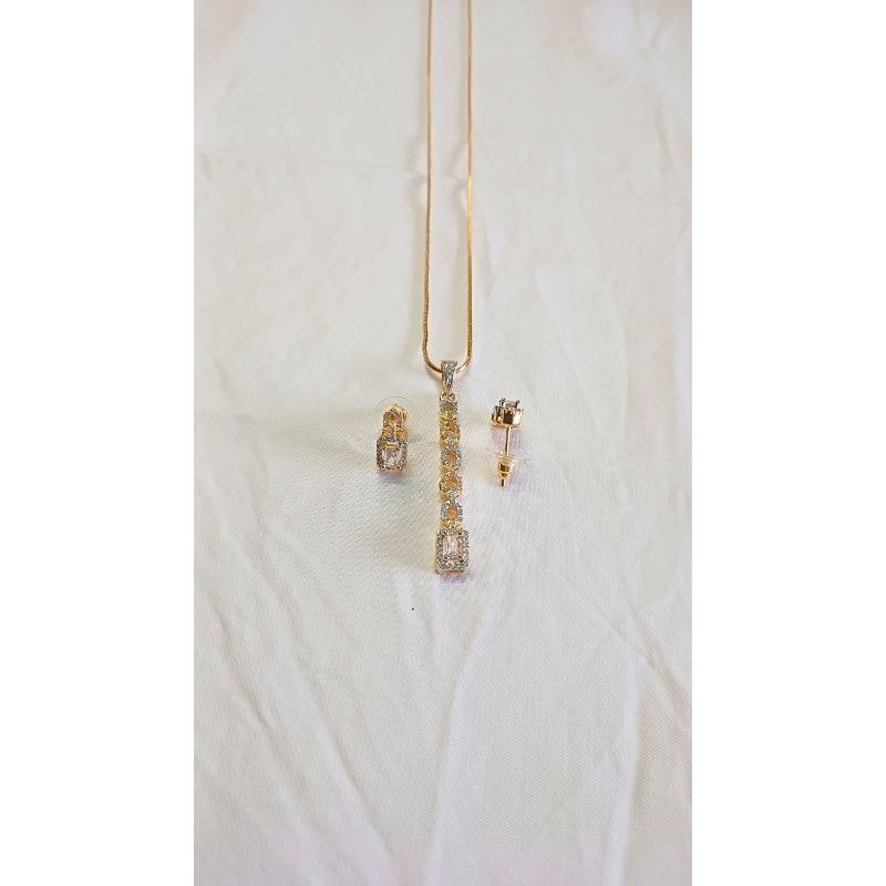 Gold Kayra Diamond Pendant Set