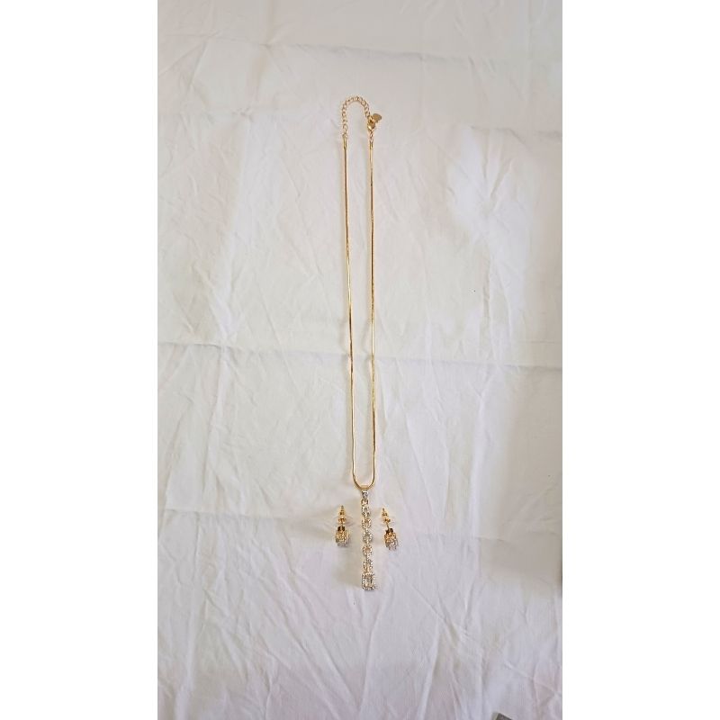 Gold Kayra Diamond Pendant Set