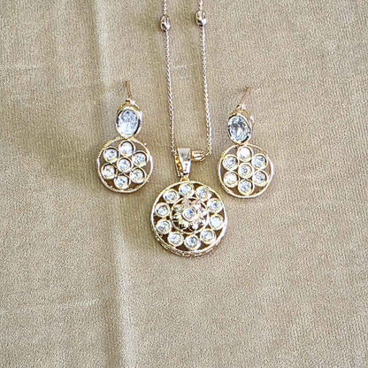 Gold Pami Kundan Pendant Set