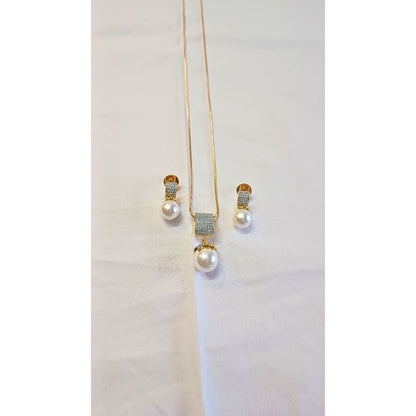 Gold Samora Diamond Pendant Set