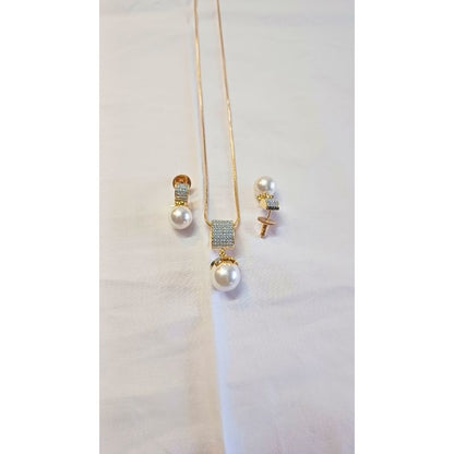 Gold Samora Diamond Pendant Set