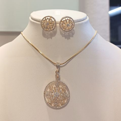 Gold Ubika Diamond Pendant Set