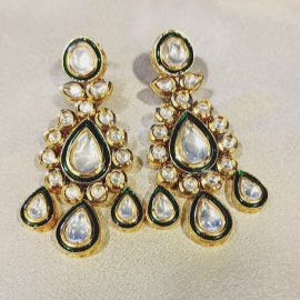 Kundan Aanchal Dangle Earrings in Dew Drop Shape