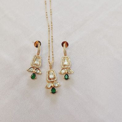 Kundan Green Pranvi Pendant Set 