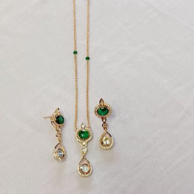 Kundan Gold Prapti Pendant Set
